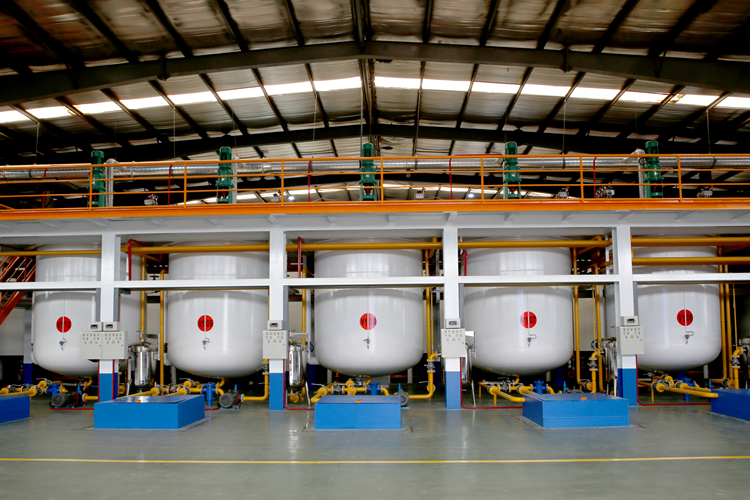 賽航抗磨液壓油生產(chǎn)設(shè)備