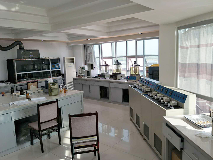 賽航液壓油實(shí)驗(yàn)室一角 賽航液壓油實(shí)驗(yàn)室一角